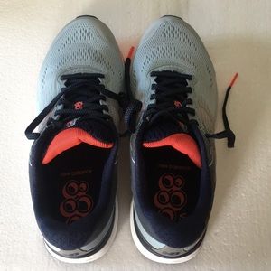 Women’s NB New Balance Size 8 Shoes New